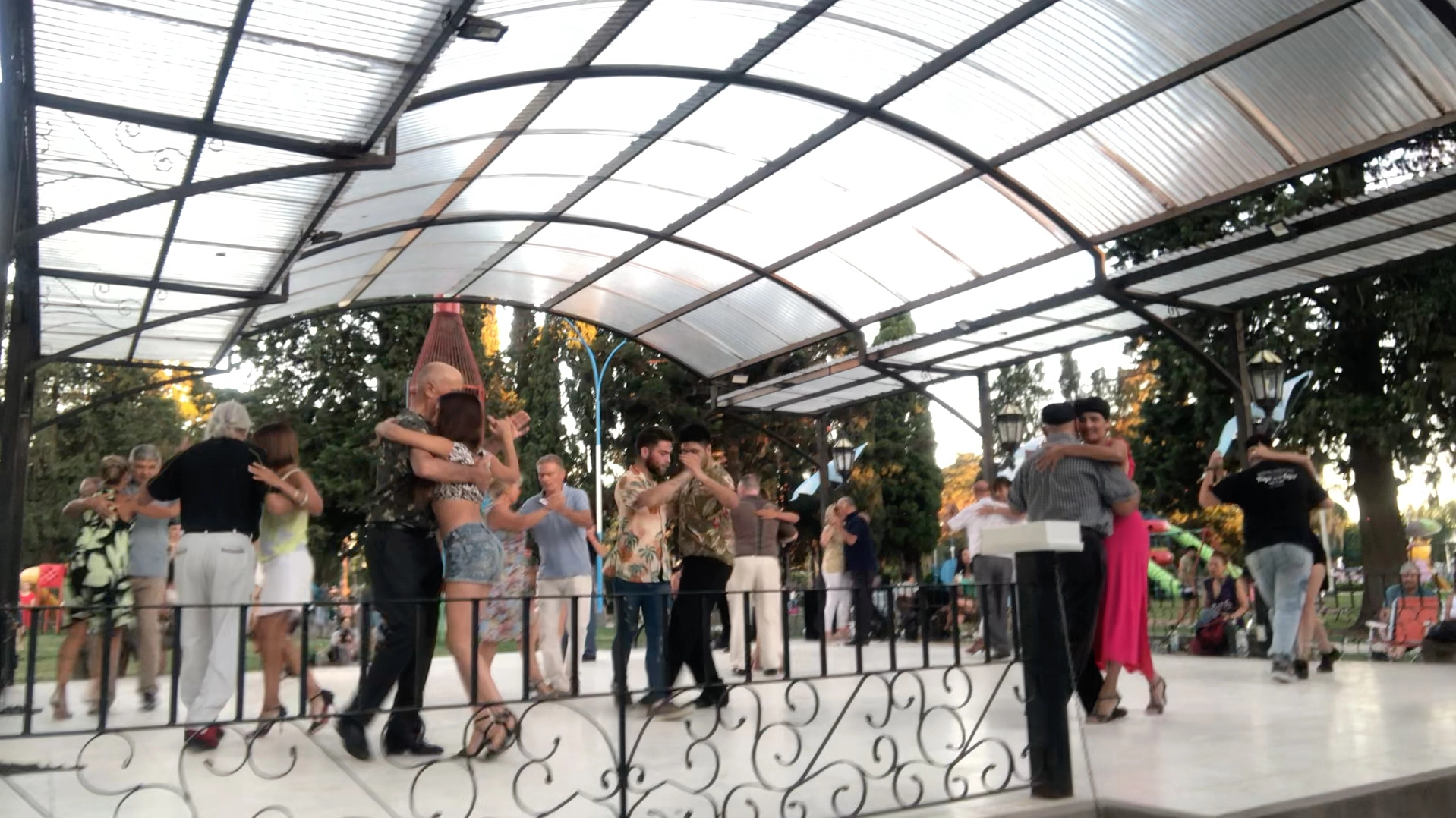 Glorieta de Tango de Zulma y Roberto en Col&oacute;n, Buenos Aires
